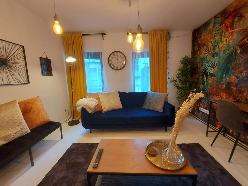 Old Design Duplex Apartment Бастон Екстериор снимка