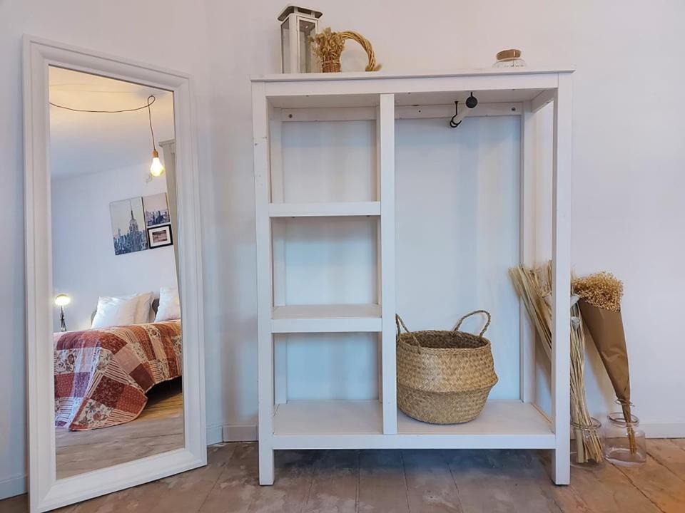Old Design Duplex Apartment Бастон Екстериор снимка